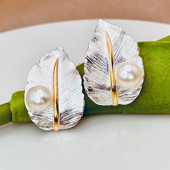 Luzy Jewelry Jewelry - 925 Sterling Silver Elegant Leaves Natural Freshwater Pearl Design Stud Earrings